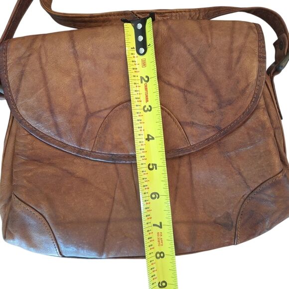 Wilsons Crossbody Bag Distressed Leather Brown Small Medium Size 8" x 9" - Picture 5 of 16